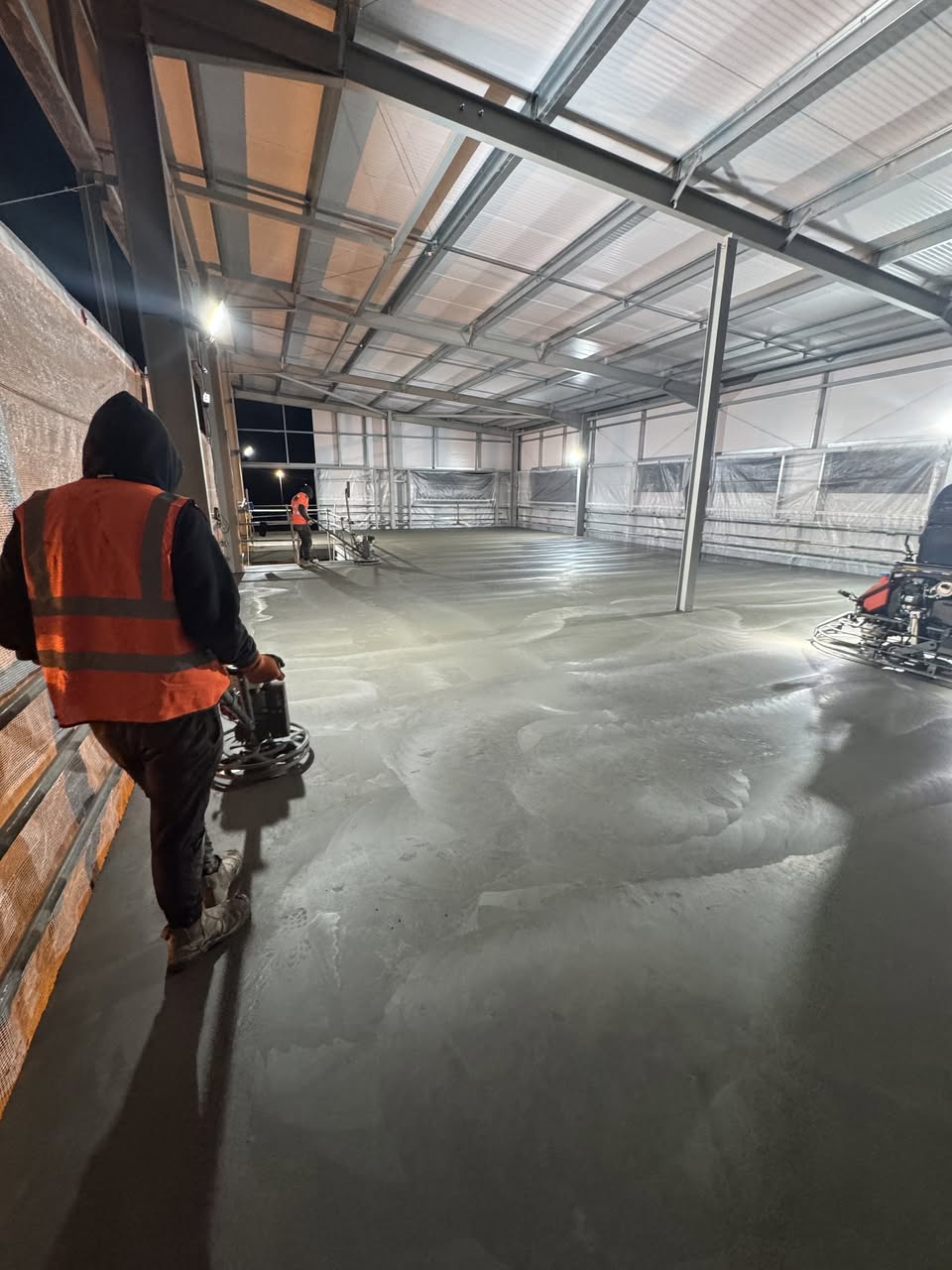 Factory floor and mezzanine deck — C40 concrete